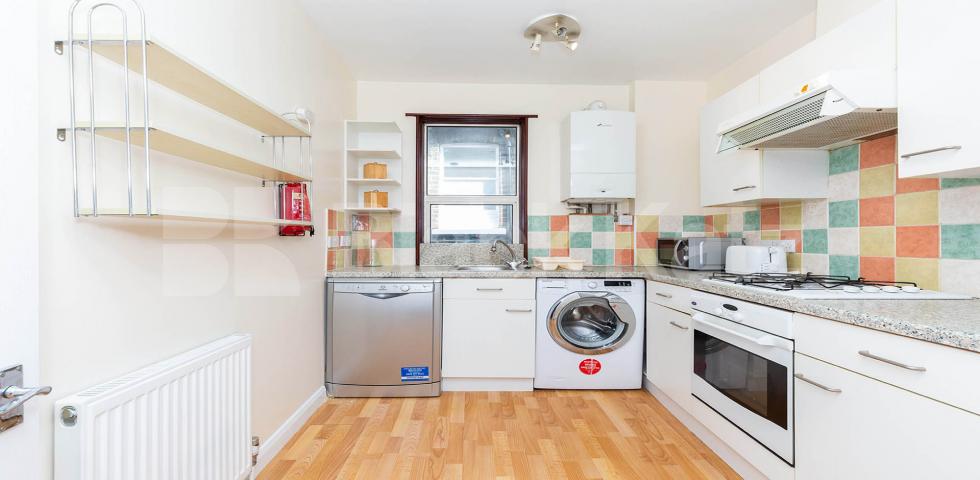 			NEW INSTRUCTION!, 2 Bedroom, 1 bath, 1 reception Flat			 North Villas, CAMDEN SQUARE